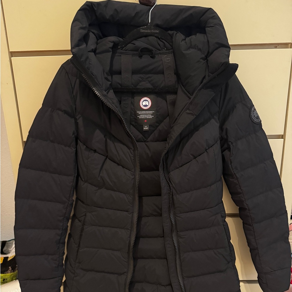 NEW Auth Canada Goose
Claire Hooded Puffer Coat/ parka, jacket sz S true size
